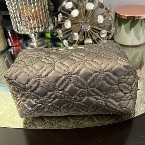 Vince Camino Gold makeup bag - Picture 3 of 7